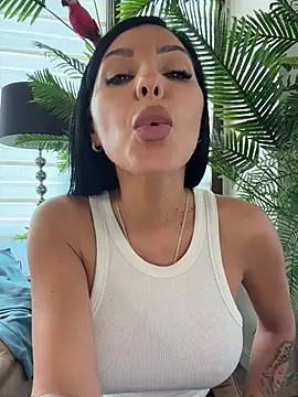 Онлайн чат XXX ReynaMorel