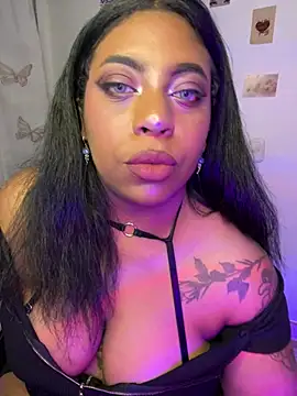 צ'אט XXX בשידור חי של RosiBrownn_