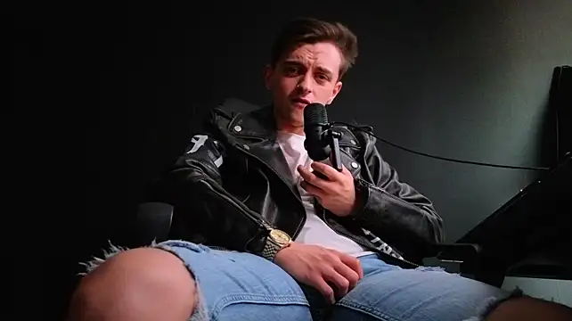 צ'אט XXX בשידור חי של FelixStarkk