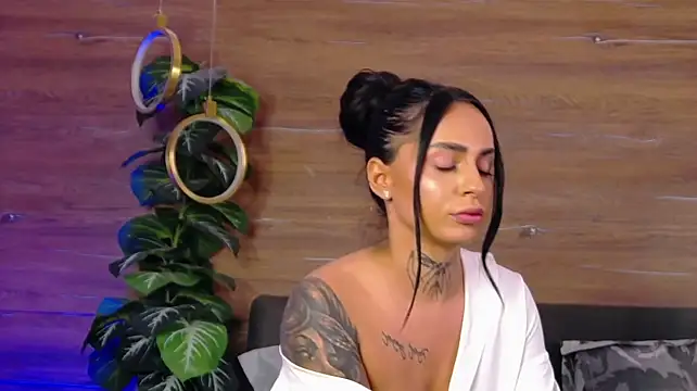 IrisSwift live XXX chat