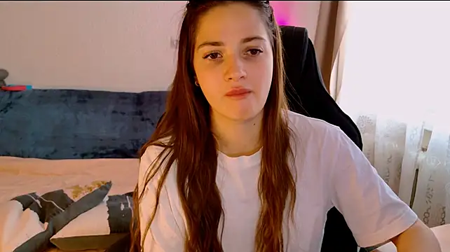KiraVair Adlı Modelin Canlı XXX Sohbeti