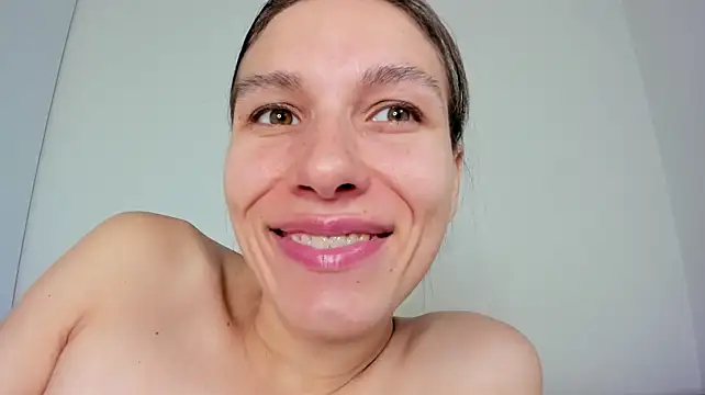 Kate_Pirse Adlı Modelin Canlı XXX Sohbeti