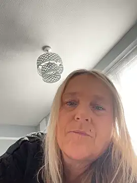 Chatroom XXX en direct de Blondnboujee53