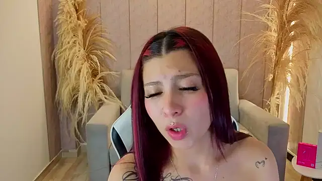 HilaryThomson2 Adlı Modelin Canlı XXX Sohbeti
