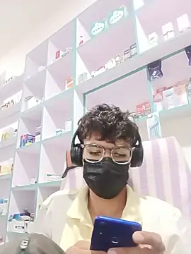 Hornyboy337 网络视讯表演