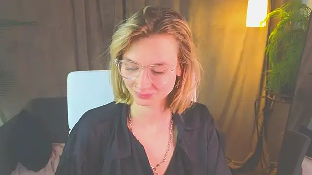 NoraMoreau's Live XXX Chat