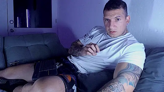 XXX chat uživo modela Shane_Clay