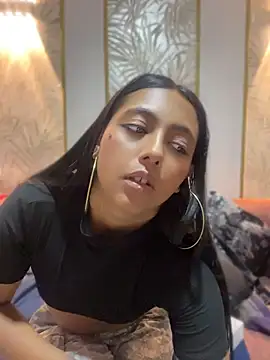 Hollyyqueen_ Chat XXX in diretta