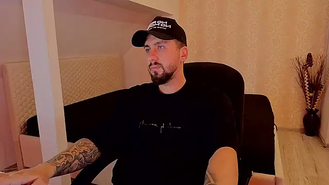 Czat XXX na żywo – LoganStroud