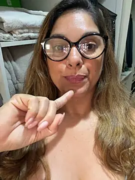 Chat +18 de Mariiii_morena ao vivo