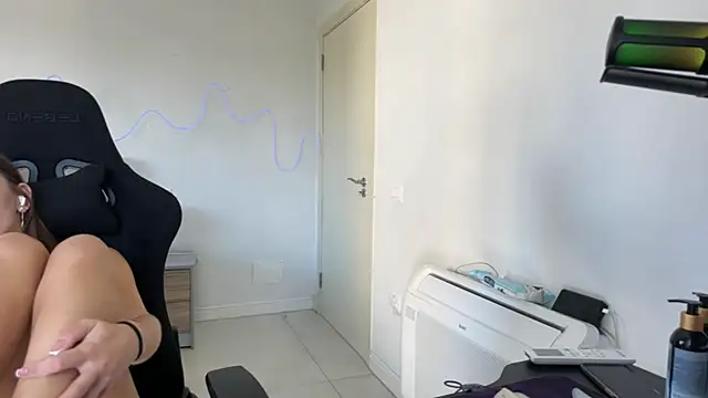 PrincesSsLilu's Live XXX Chat