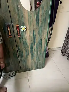 Chat +18 de Riya_bhabhi_1 ao vivo