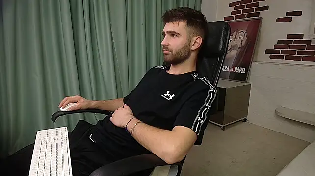 KyloEast Live XXX-chat