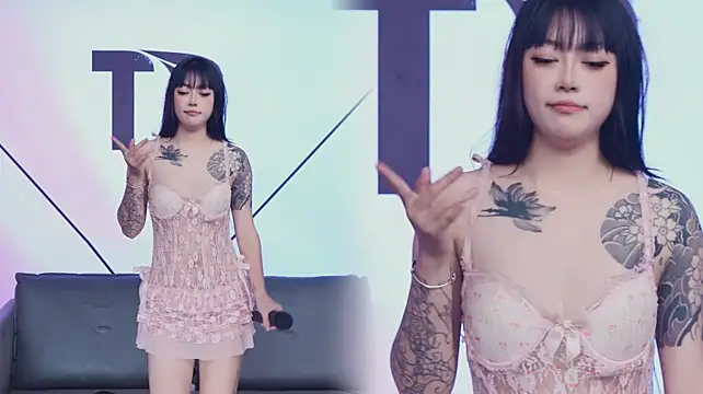 RoseGirl888 网络视讯表演