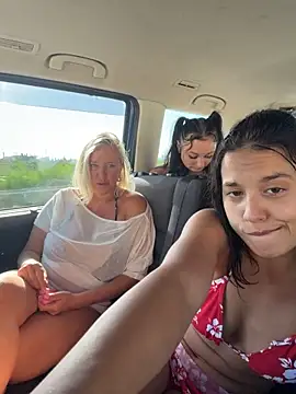 TUNDEROSE1's Live XXX Chat