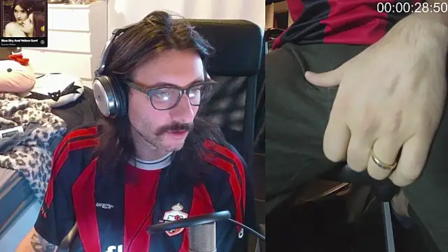 Chuck-FR Chat XXX live