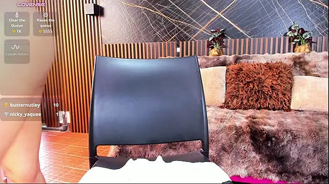 Holly_22 – Naživo XXX chat