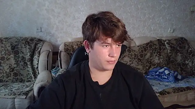 הופעת וובקאם של adam_jknight