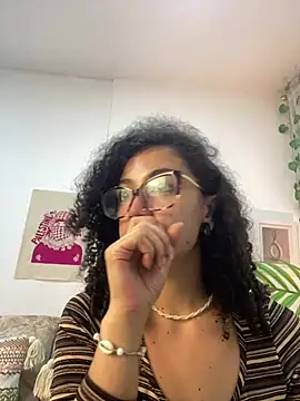 Pokazy przed kamerką – CurlyMeryJane