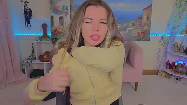 Real_Tini's Live XXX Chat