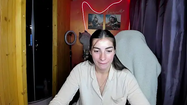 Fiery_Brunette_ live XXX chat