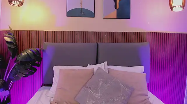 NicolleeEvanss live XXX chat