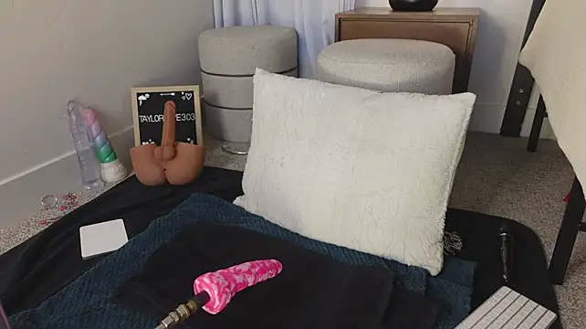 Taylorlove303 élő XXX-chatje