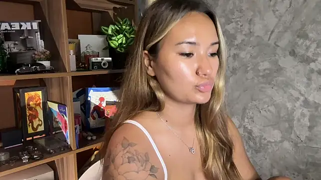 Chatroom XXX en direct de immahawaii