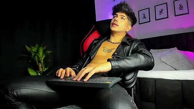 Chat XXX en directo de LyleBennett_