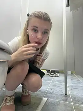 -MiaKitty XXX чат на живо
