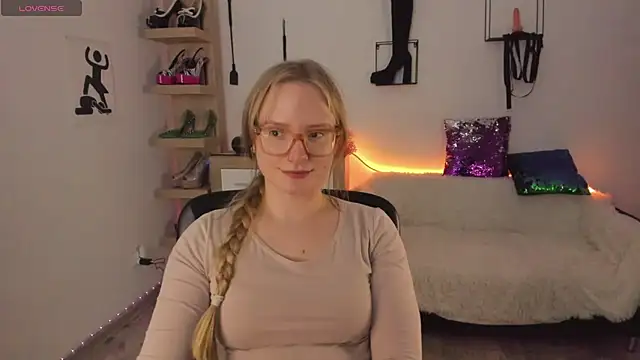 Онлайн чат XXX NancyHottie