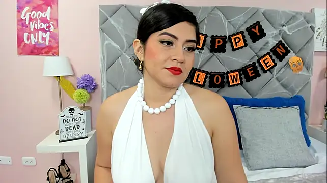 Chatroom XXX en direct de NahomyAdams