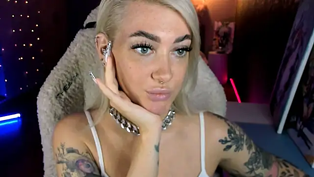 tykioty_Miley Live XXX-Chat