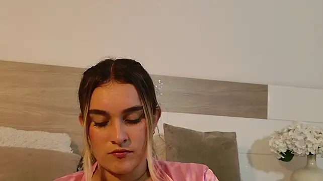 KristhenBella live XXX chat