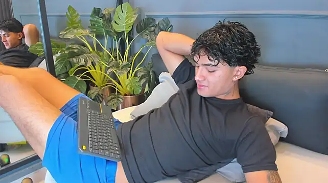 Ruslan_marcel Chat XXX in diretta