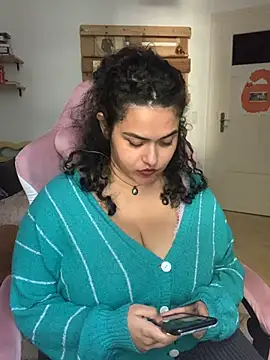 Curvydesifromgermany's Live XXX Chat