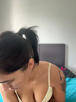 LaPetiteKim's Live XXX Chat