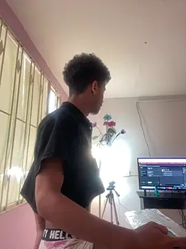 Santy_bigcock_01 Adlı Modelin Web Kamerası Şovu