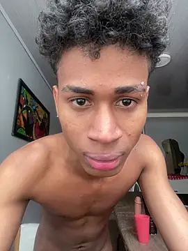 Santy_bigcock_01 Adlı Modelin Web Kamerası Şovu