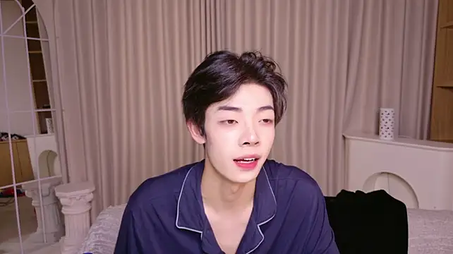 Chat XXX en directo de XiaoZeouba