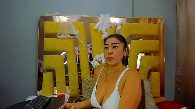 VikyThomsonn Chat XXX live