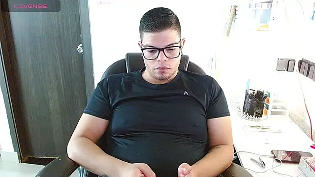 Realjoel01 élő XXX-chatje