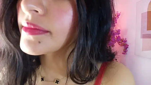 Maddie_T18 Adlı Modelin Canlı XXX Sohbeti