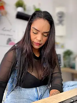 Sara-77 Chat XXX in diretta