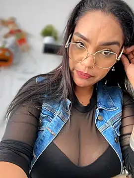Sara-77 লাইভ XXX চ্যাট