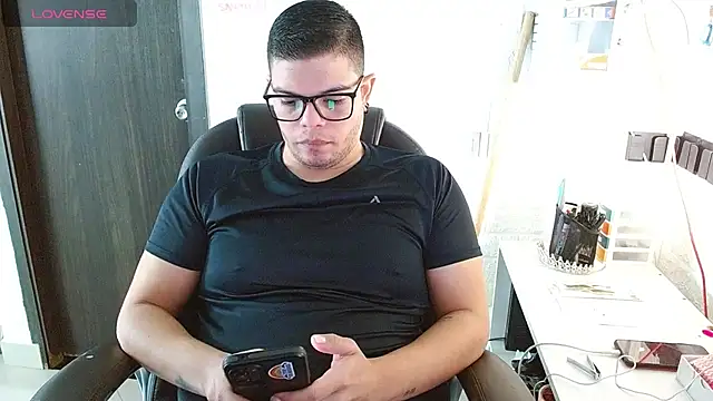 Chatroom XXX en direct de Realjoel01