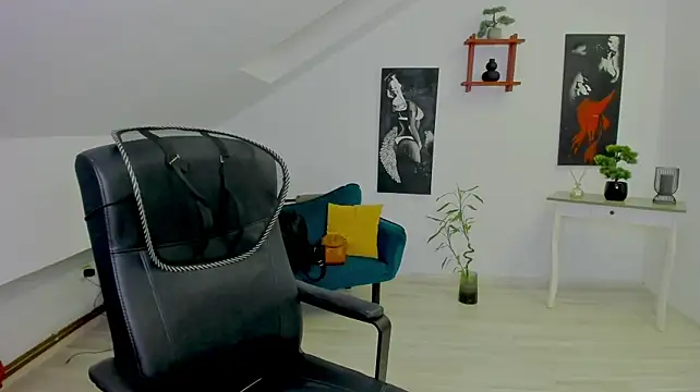 MistressDarrah's Live XXX Chat