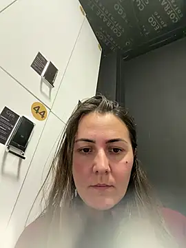 צ'אט XXX בשידור חי של BrunetteNymph