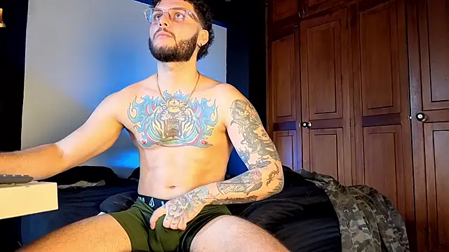 Tadeo_Prieto_ Adlı Modelin Canlı XXX Sohbeti