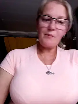 irinamaux Adlı Modelin Canlı XXX Sohbeti